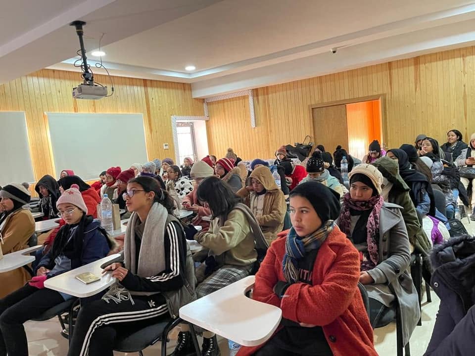 Jeunes filles à l'internat ASJFR
